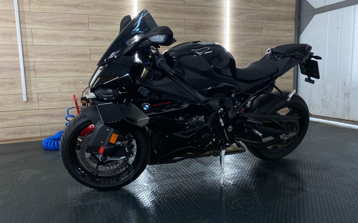 BMW S1000 — Оклейка защитной плёнкой