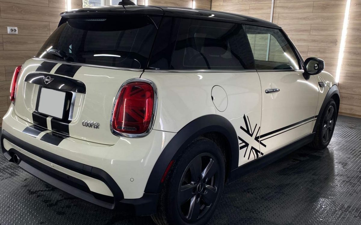 Mini Cooper — Нанесение гоночных полос