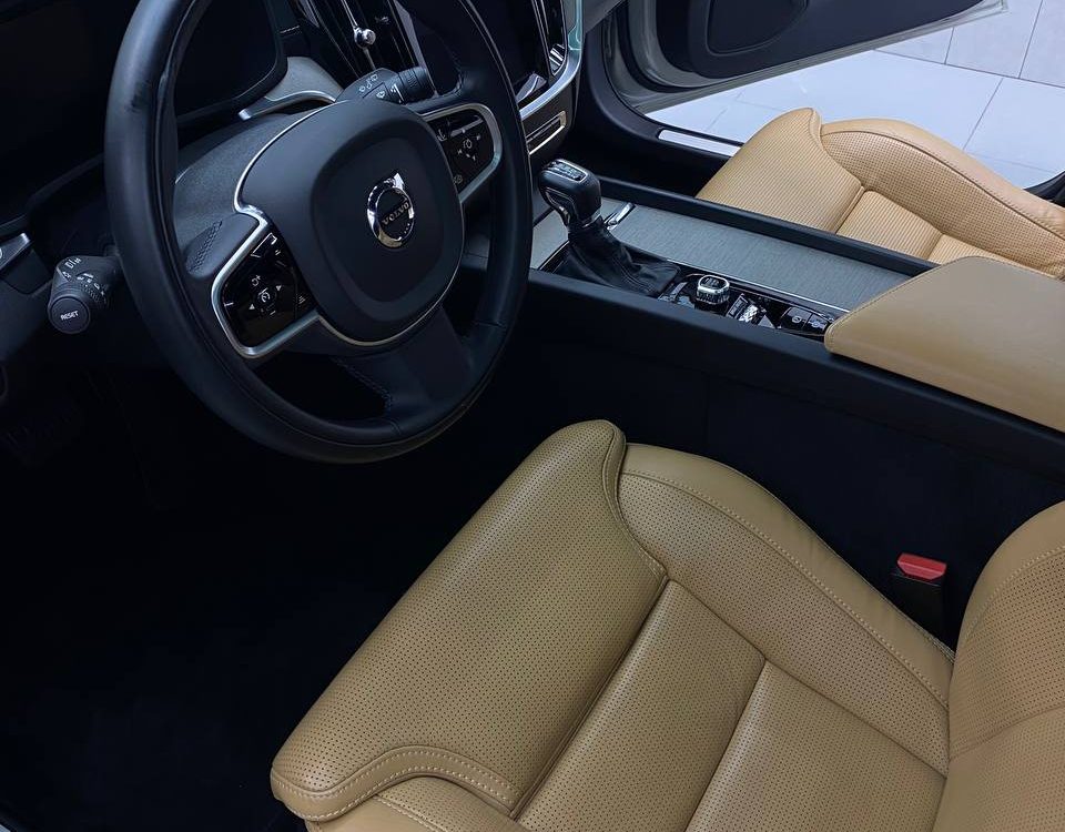 Volvo V60 CC — Полировка и защита плёнкой