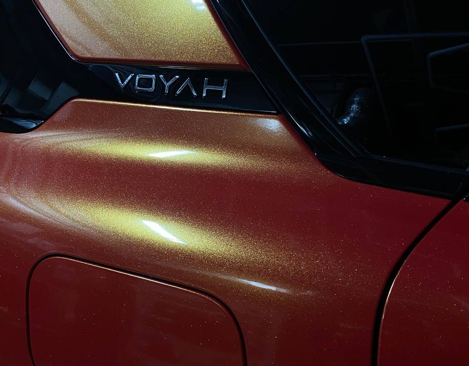 Voyah Free — Полная оклейка цветной плёнкой
